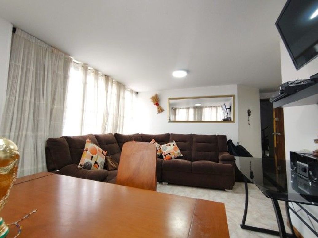 Apartamento de 2 alcobas en venta en San Luis, Bogotá, 59 m² · foto 3 de 13