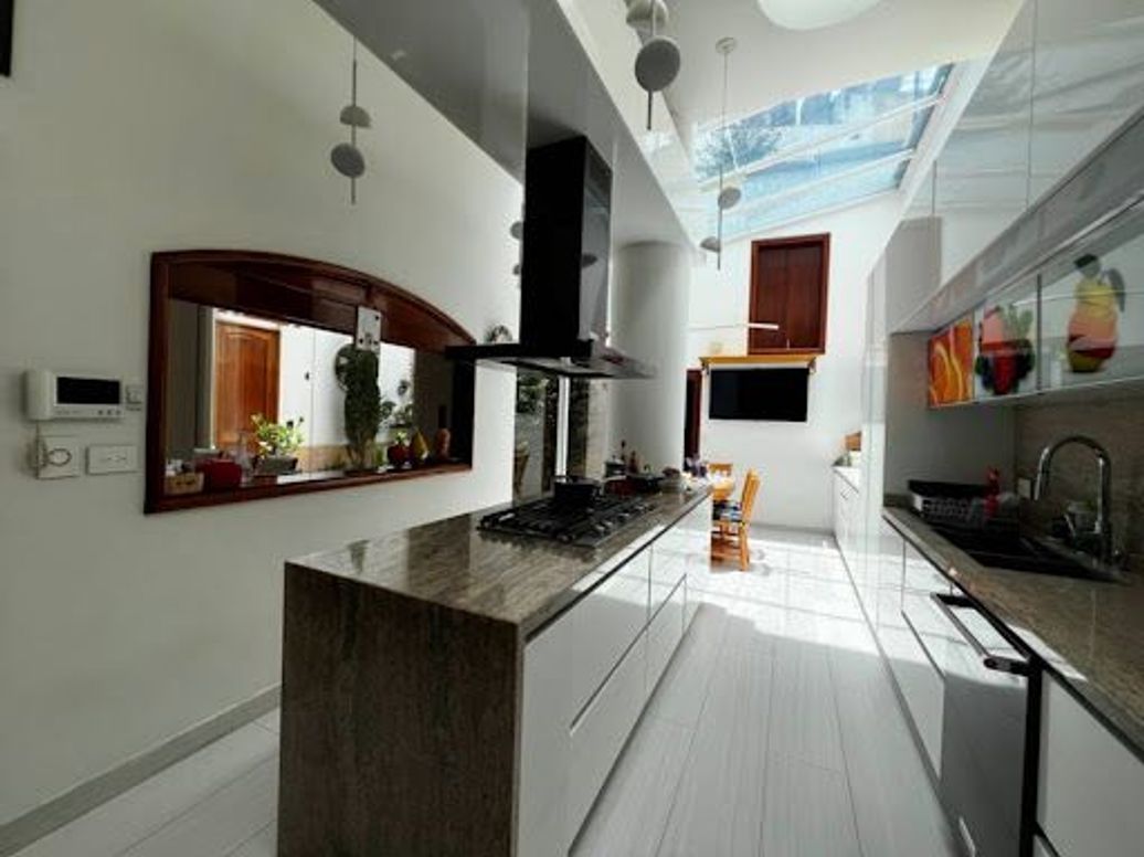 Casa de 4 alcobas en venta en Santa Barbara Alta, Bogotá, 370 m² · foto 12 de 20
