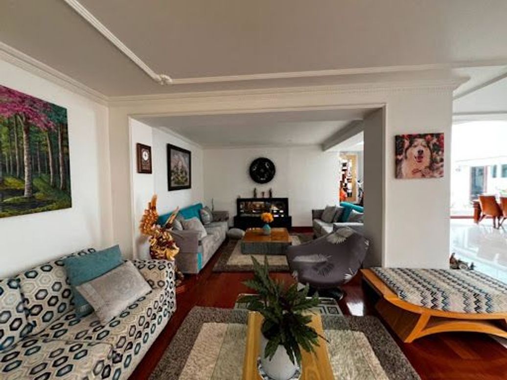 Casa de 4 alcobas en venta en Santa Barbara Alta, Bogotá, 370 m² · foto 2 de 20
