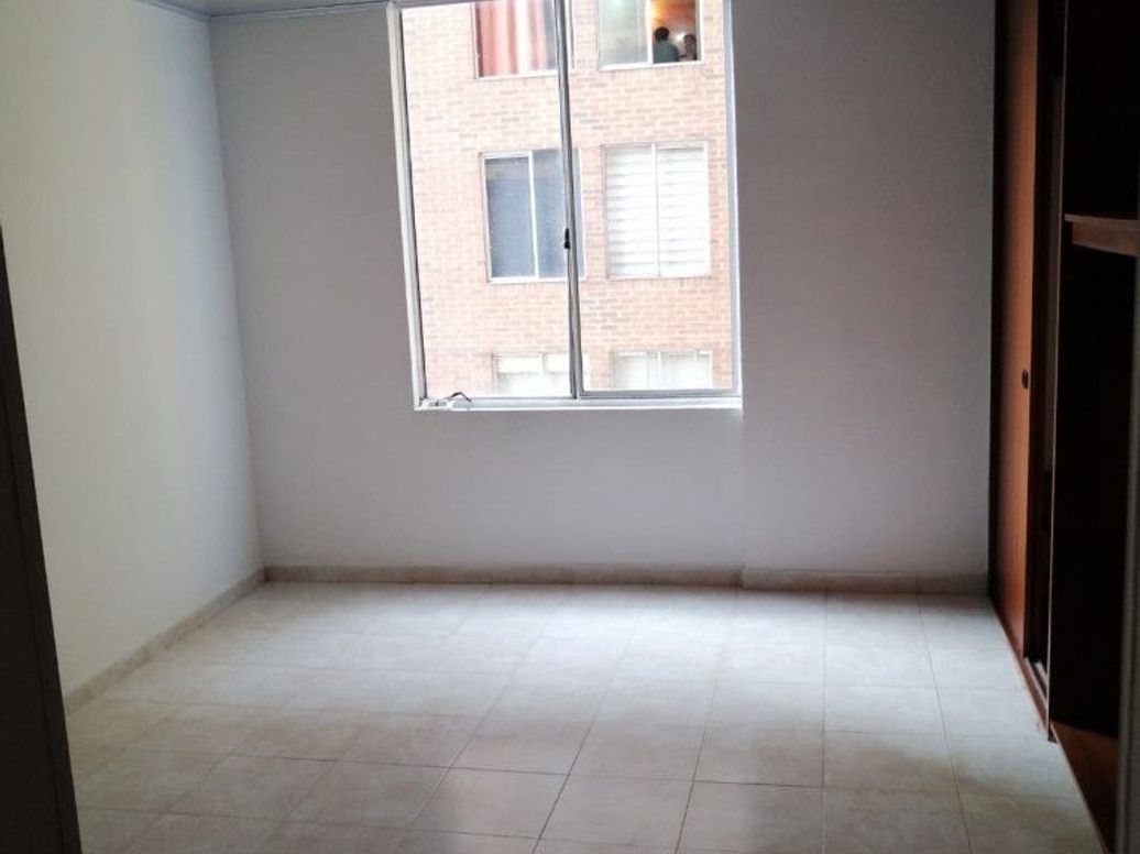 Apartamento de 3 alcobas en venta en El Condado De La Paz, Bogotá, 53 m² · foto 2 de 14