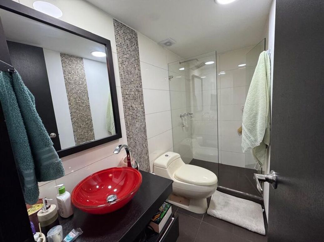 Apartamento de 3 alcobas en venta en Chico Norte Et. Iii, Bogotá, 221 m² · foto 4 de 15