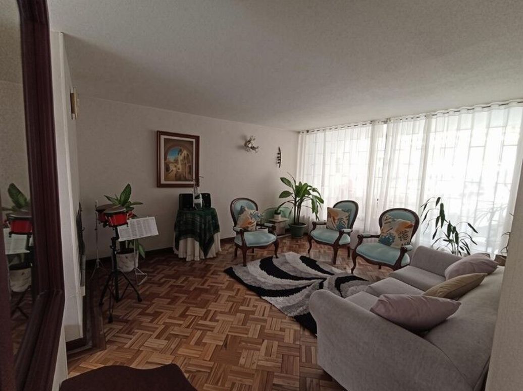 Casa de 4 alcobas en venta en San Fernando, Bogotá, 250 m² · foto 2 de 18