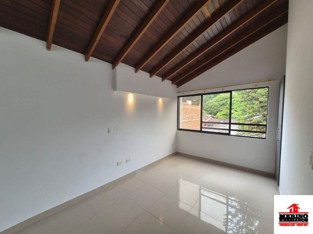 APARTAESTUDIO EN ARRIENDO en Loma De Los Bernal