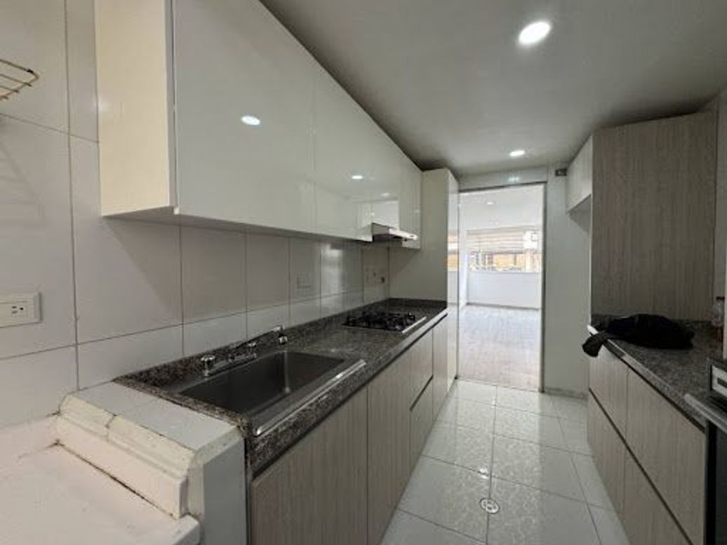 Apartamento de 2 alcobas en venta en Santa Barbara Central, Bogotá, 92 m² · foto 7 de 20