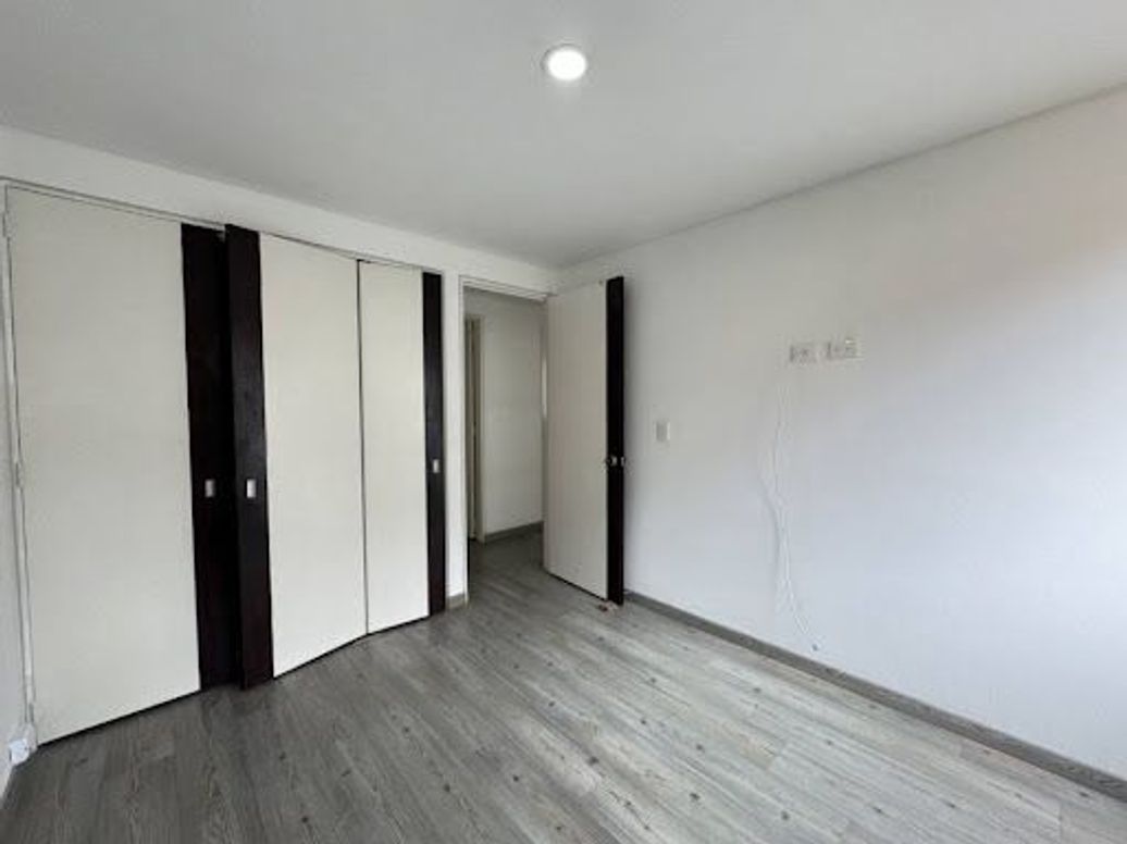 Apartamento de 2 alcobas en venta en Santa Barbara Central, Bogotá, 92 m² · foto 12 de 20
