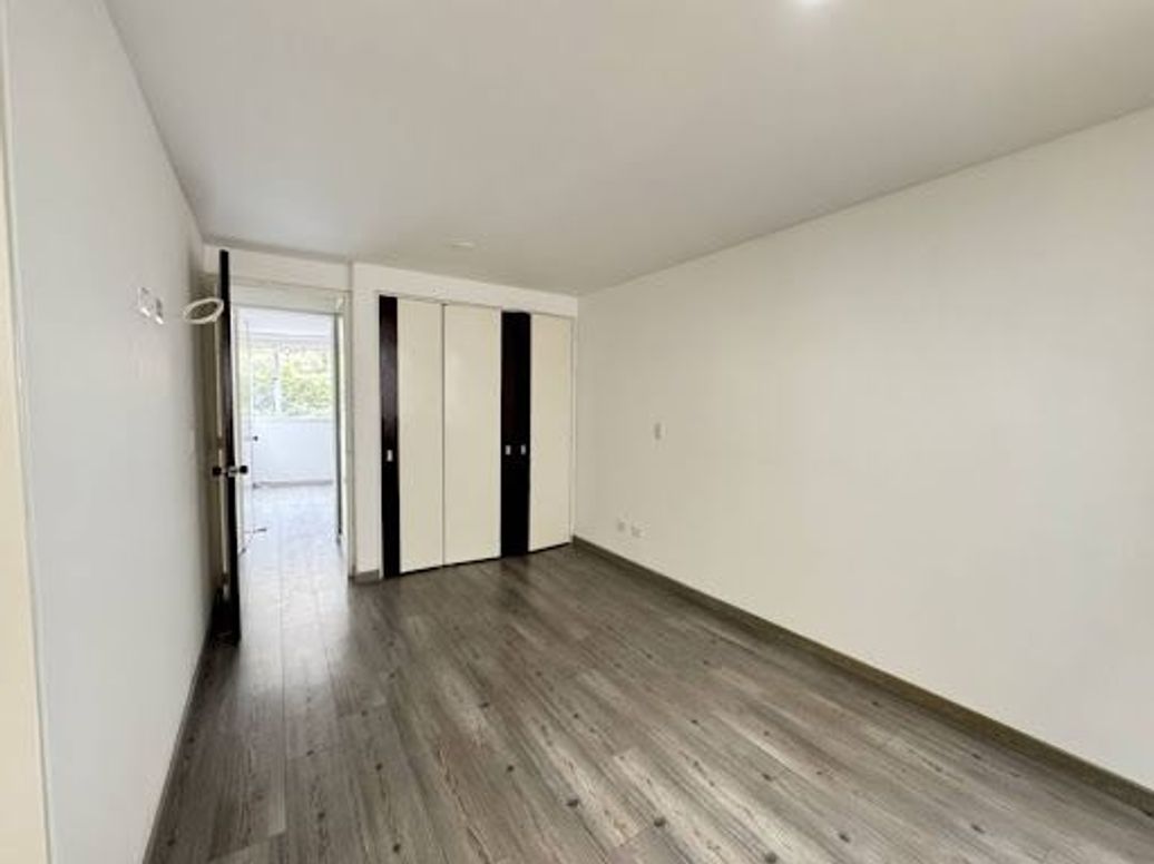 Apartamento de 2 alcobas en venta en Santa Barbara Central, Bogotá, 92 m² · foto 15 de 20