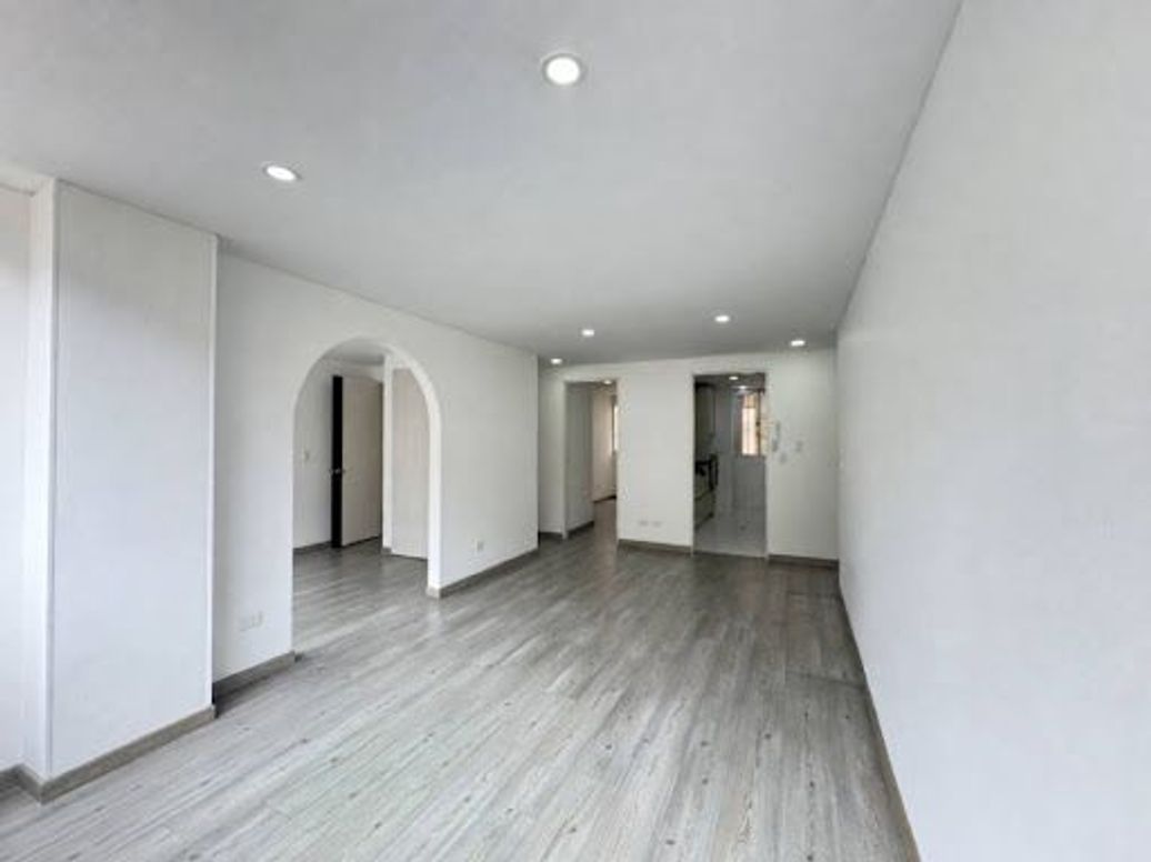Apartamento de 2 alcobas en venta en Santa Barbara Central, Bogotá, 92 m² · foto 5 de 20