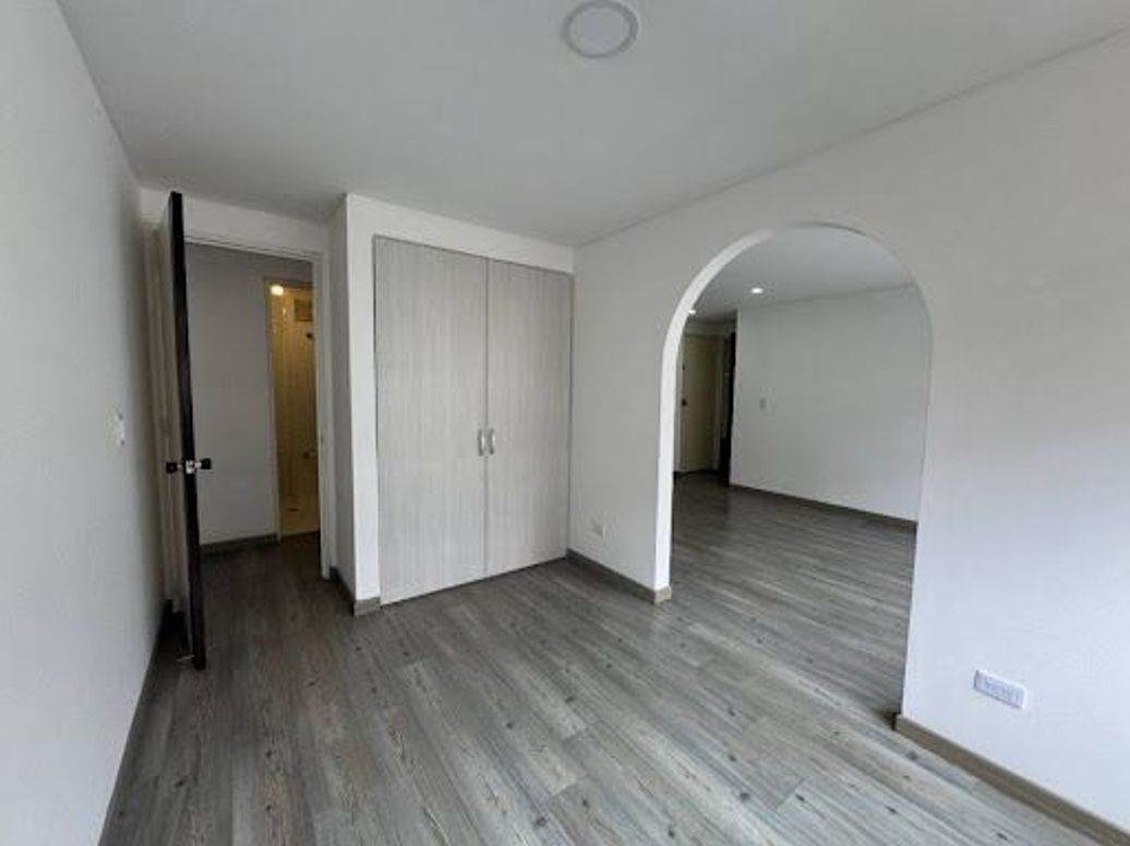 Apartamento de 2 alcobas en venta en Santa Barbara Central, Bogotá, 92 m² · foto 9 de 20