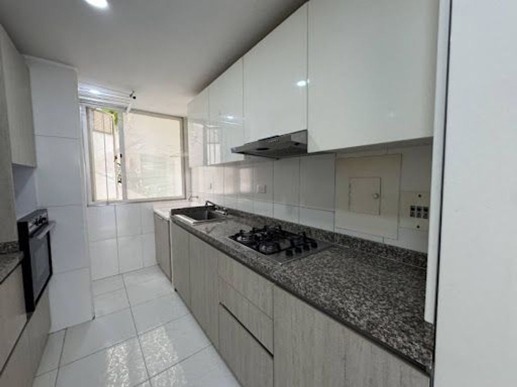 Apartamento de 2 alcobas en venta en Santa Barbara Central, Bogotá, 92 m² · foto 6 de 20