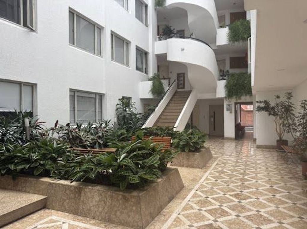 Apartamento de 2 alcobas en venta en Santa Barbara Central, Bogotá, 92 m² · foto 2 de 20