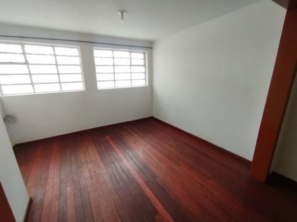 Casa de 8 alcobas en venta en La Granja, Bogotá, 275 m² · foto 8 de 20