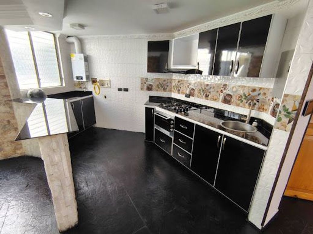Apartamento de 2 alcobas en venta en Pasadena, Bogotá, 101 m² · foto 4 de 16