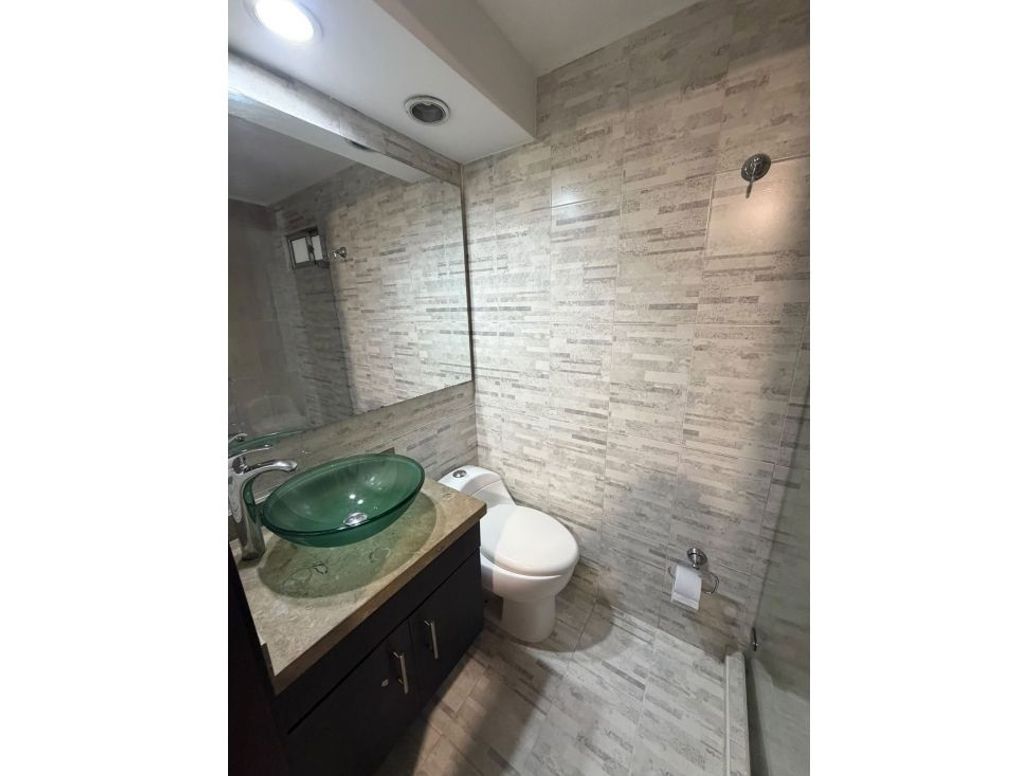 Apartamento de 2 alcobas en venta en Hayuelos, Bogotá, 65 m² · foto 18 de 20