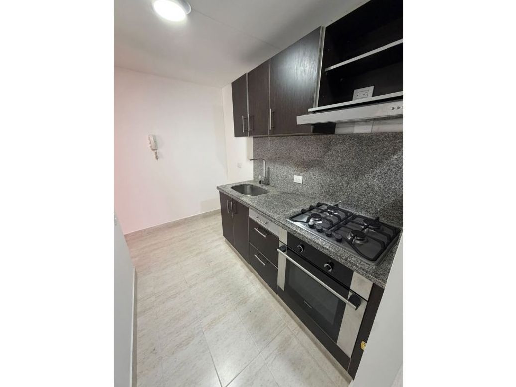 Apartamento de 2 alcobas en venta en Hayuelos, Bogotá, 65 m² · foto 2 de 20