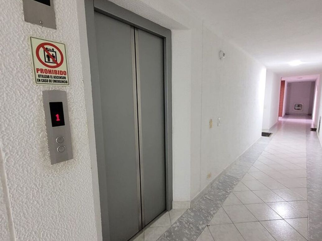 Apartamento de 3 alcobas en venta en Santa Cecilia, Bogotá, 66 m² · foto 2 de 20