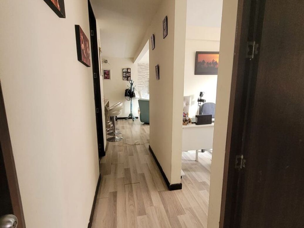Apartamento de 3 alcobas en venta en Campo Alegre, Bogotá, 64 m² · foto 5 de 20
