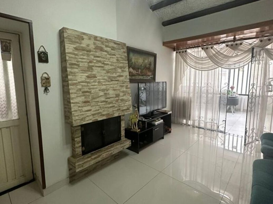Casa de 4 alcobas en venta en Julio Flórez, Bogotá, 160 m² · foto 2 de 10