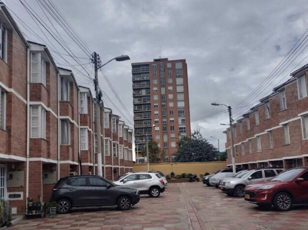 Casa de 4 alcobas en venta en Portales Del Norte, Bogotá, 108 m² · foto 2 de 12