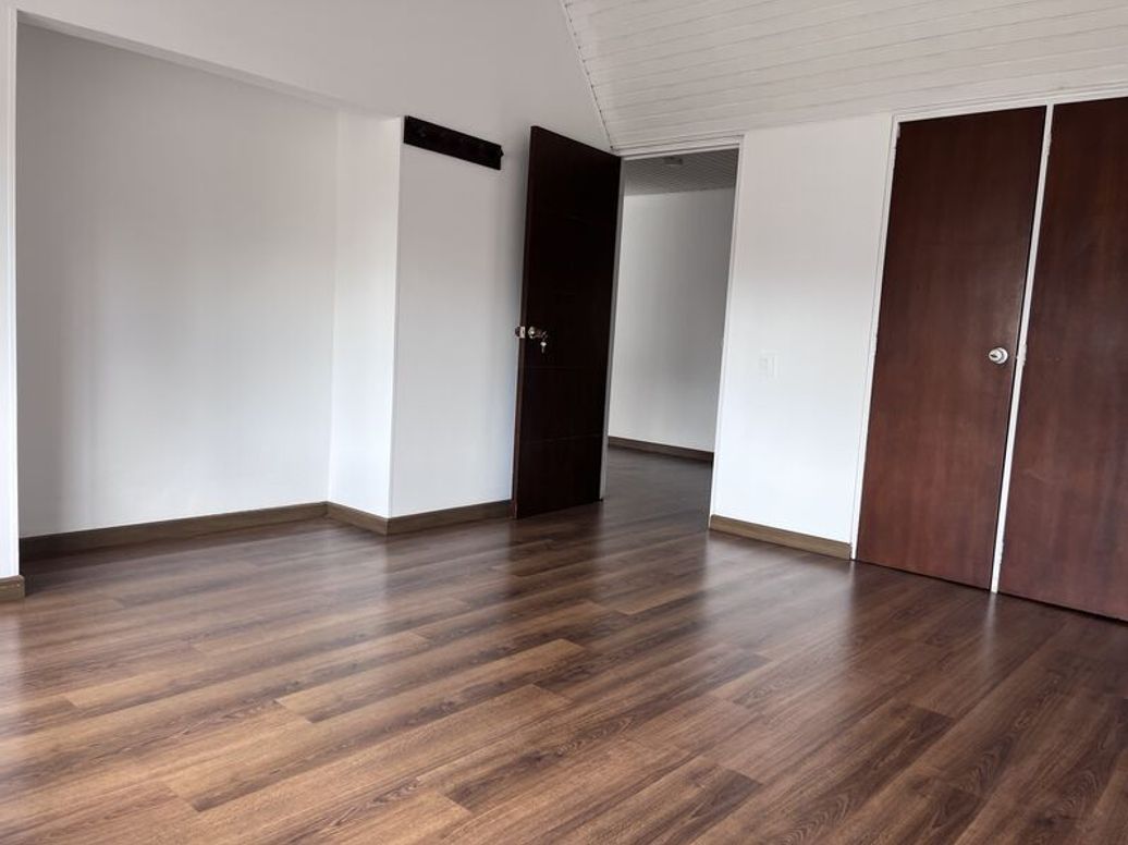 Casa de 4 alcobas en arriendo en Ub. Cordoba Niza, Bogotá, 150 m² · foto 9 de 12