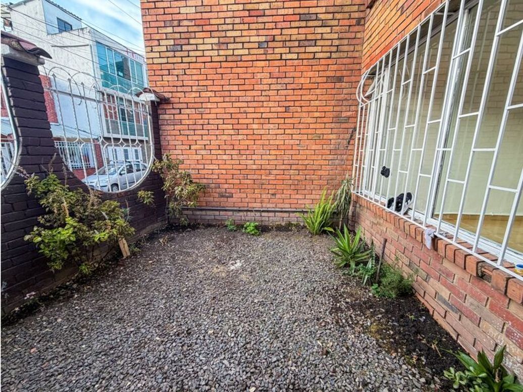 Casa de 6 alcobas en venta en La Patria, Bogotá, 250 m² · foto 2 de 20