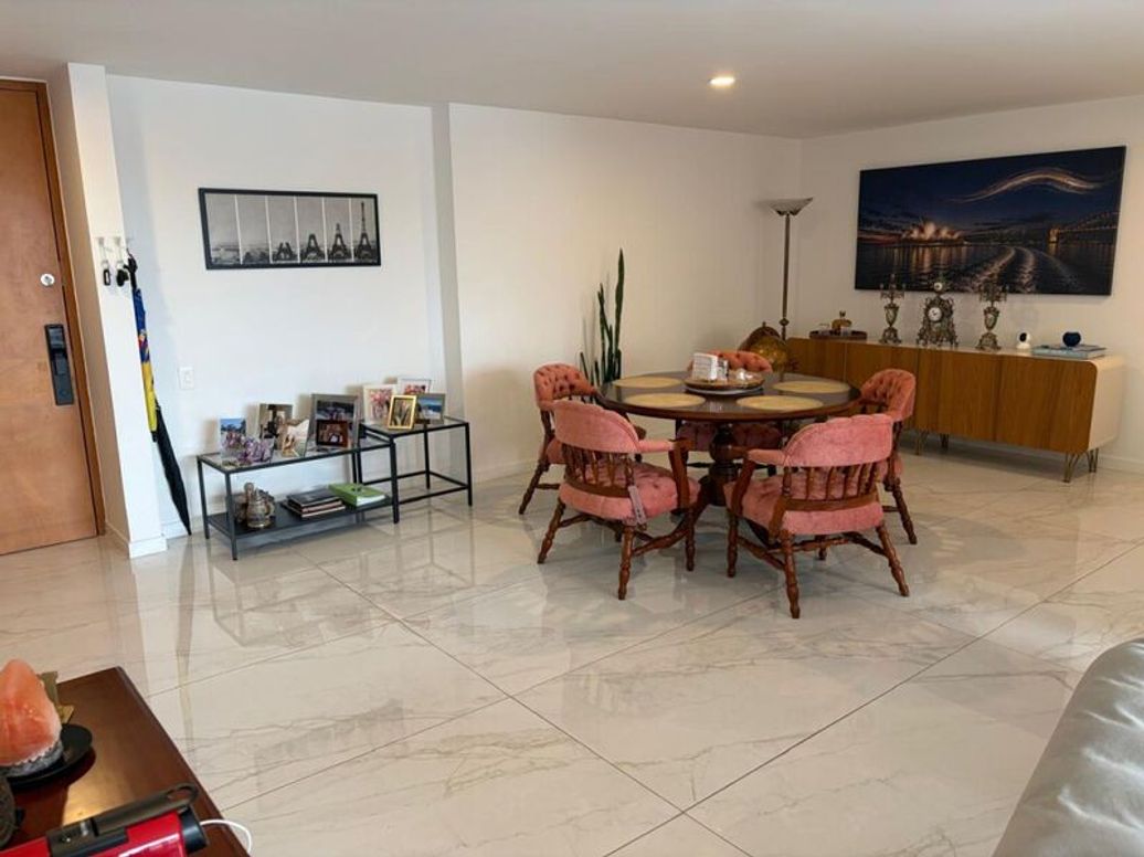 Apartamento de 3 alcobas en venta en Cedritos, Bogotá, 150 m² · foto 3 de 16