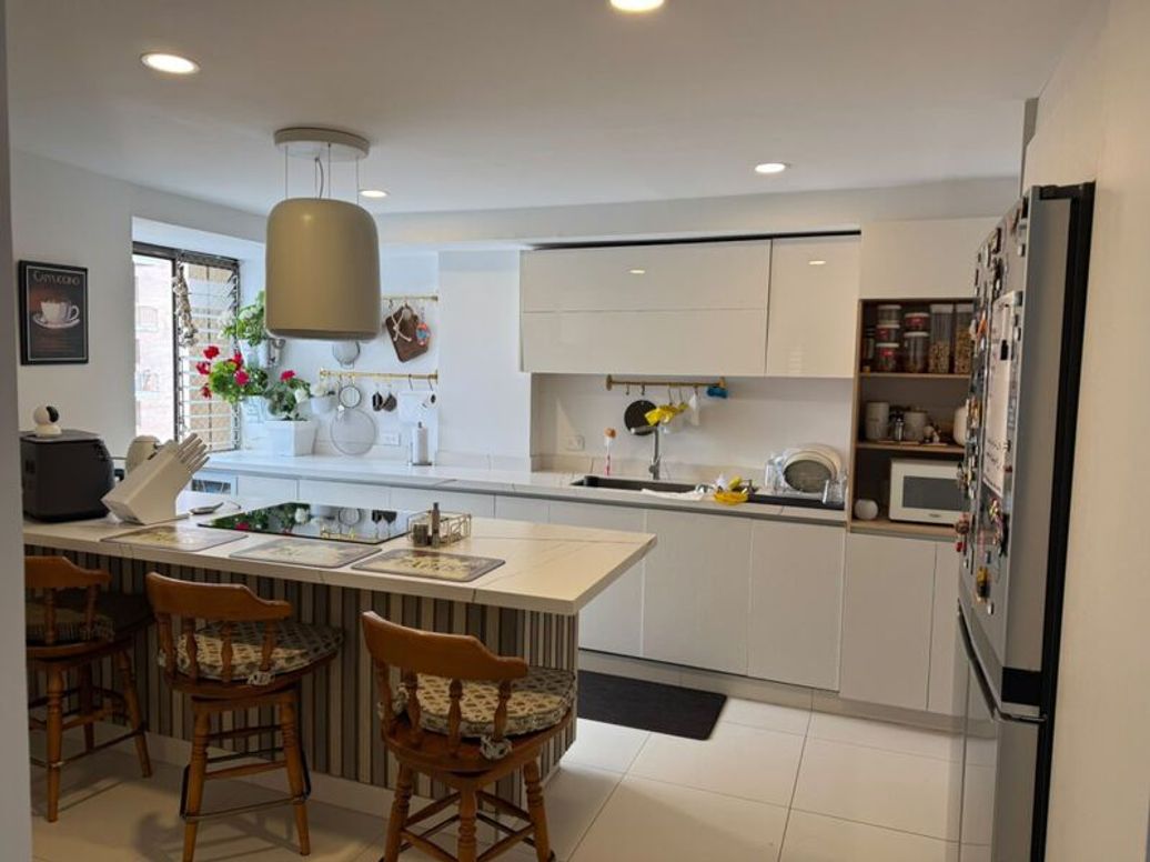 Apartamento de 3 alcobas en venta en Cedritos, Bogotá, 150 m² · foto 4 de 16