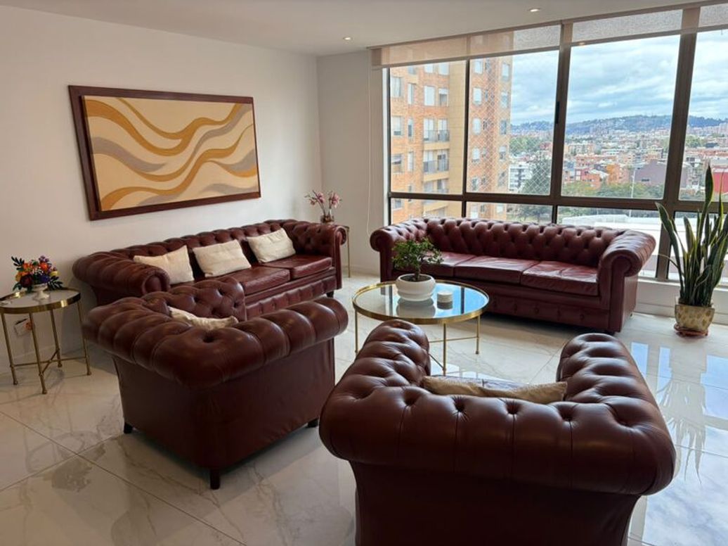 Apartamento de 3 alcobas en venta en Cedritos, Bogotá, 150 m² · foto 2 de 16