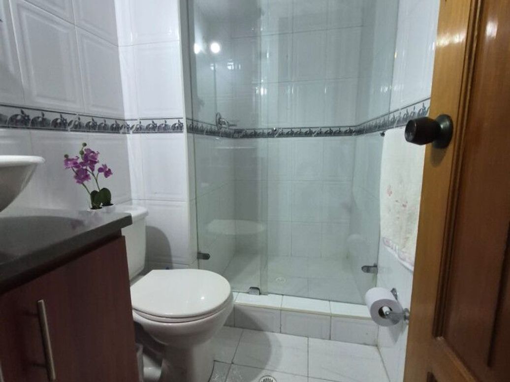 Apartamento de 3 alcobas en venta en Santa Barbara Central, Bogotá, 145 m² · foto 11 de 20