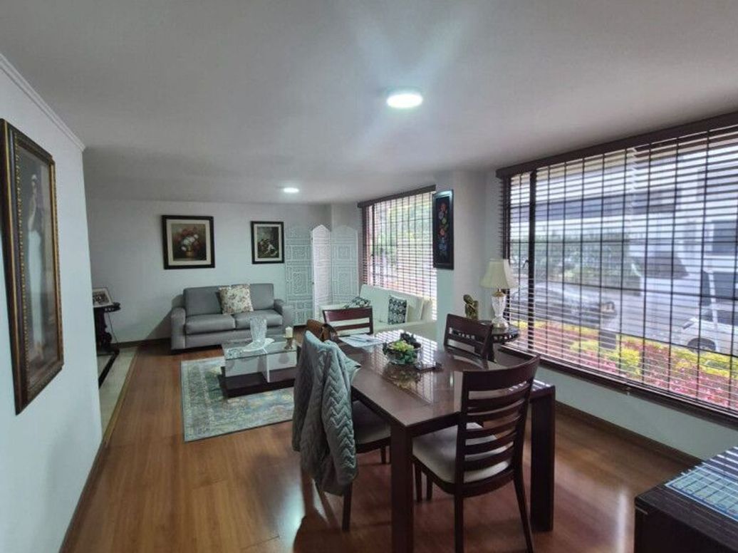 Apartamento de 3 alcobas en venta en Santa Barbara Central, Bogotá, 145 m² · foto 3 de 20