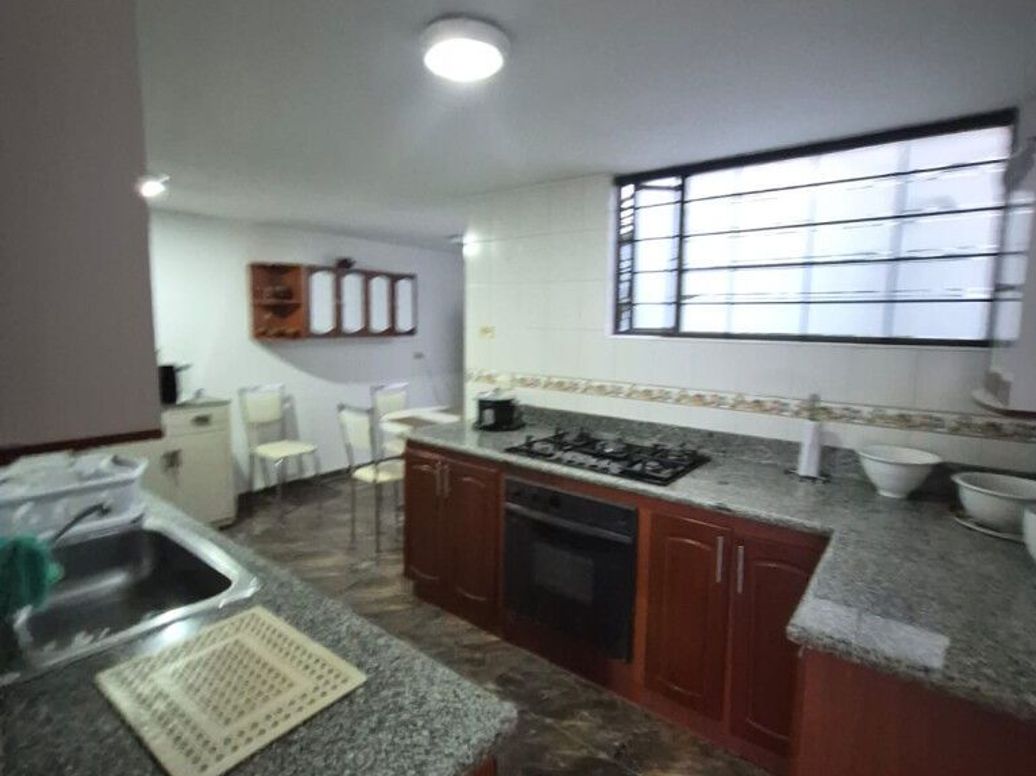 Apartamento de 3 alcobas en venta en Santa Barbara Central, Bogotá, 145 m² · foto 6 de 20