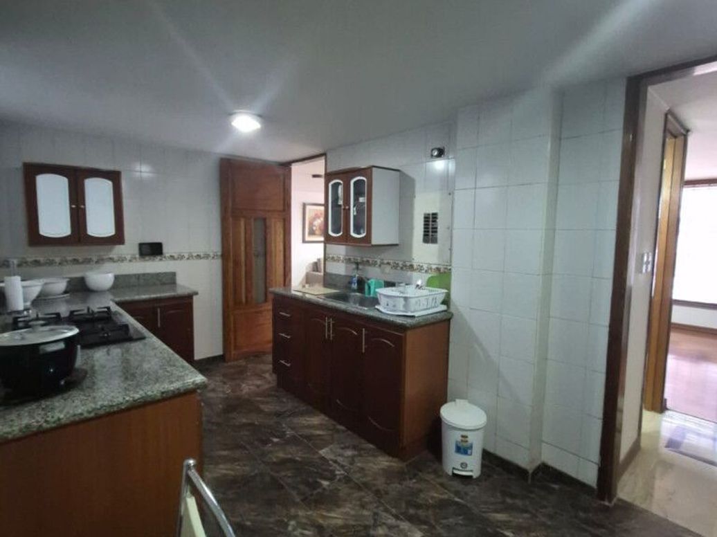 Apartamento de 3 alcobas en venta en Santa Barbara Central, Bogotá, 145 m² · foto 8 de 20