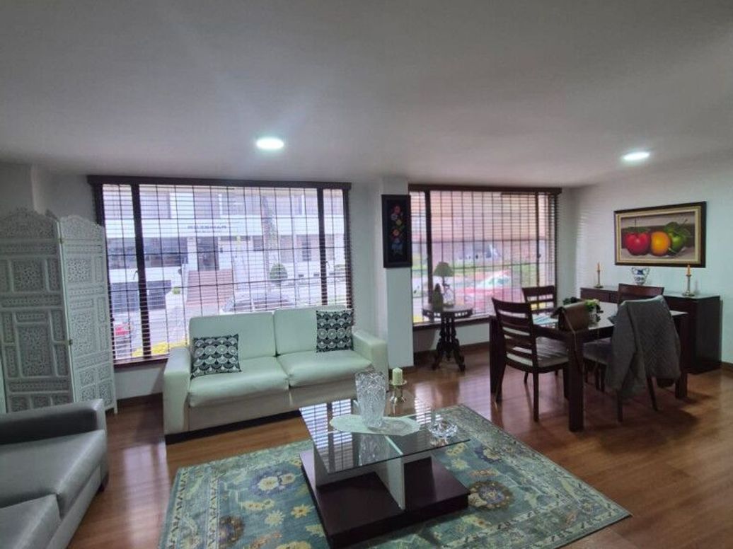 Apartamento de 3 alcobas en venta en Santa Barbara Central, Bogotá, 145 m² · foto 2 de 20
