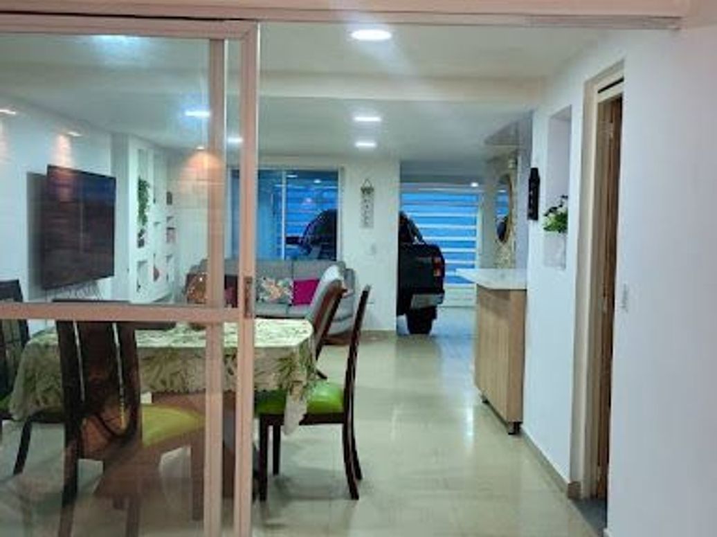 Casa de 5 alcobas en venta en Ciudad Kennedy Central, Bogotá, 324 m² · foto 2 de 20