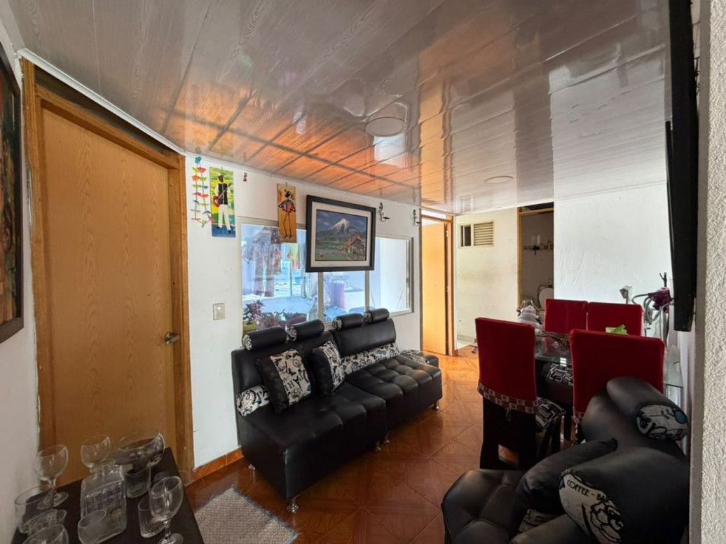Casa de 12 alcobas en venta en Los Puentes, Bogotá, 408 m² · foto 3 de 18