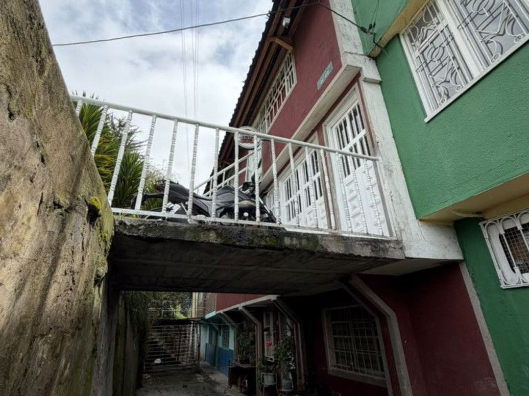 Casa de 12 alcobas en venta en Los Puentes, Bogotá, 408 m² · foto 8 de 18