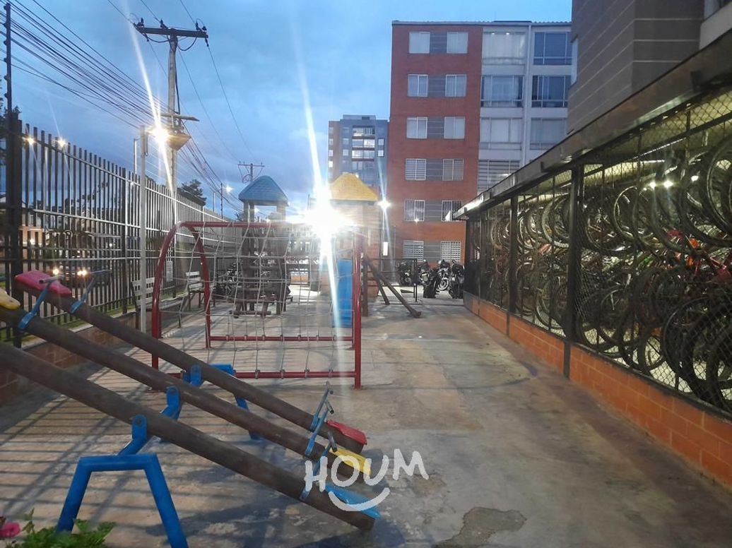 Apartamento de 3 alcobas en venta en Campo Alegre, Bogotá, 47 m² · foto 2 de 20