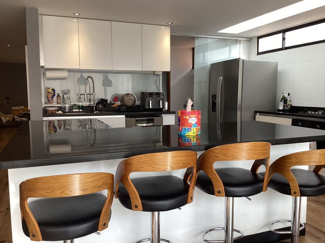 Apartamento de 3 alcobas en venta en Santa Barbara Occidental, Bogotá, 187 m² · foto 4 de 20