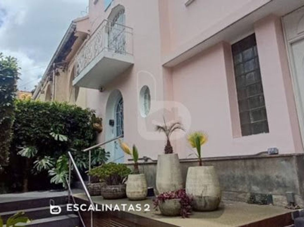 Casa de 8 alcobas en arriendo en Chapinero Alto, Bogotá, 350 m² · foto 3 de 12