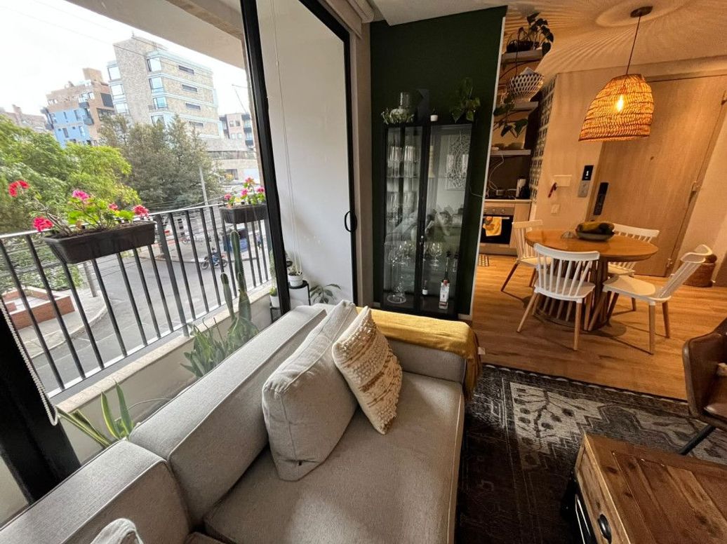 Apartamento de 2 alcobas en venta en Santa Barbara Oriental, Bogotá, 81 m² · foto 2 de 15