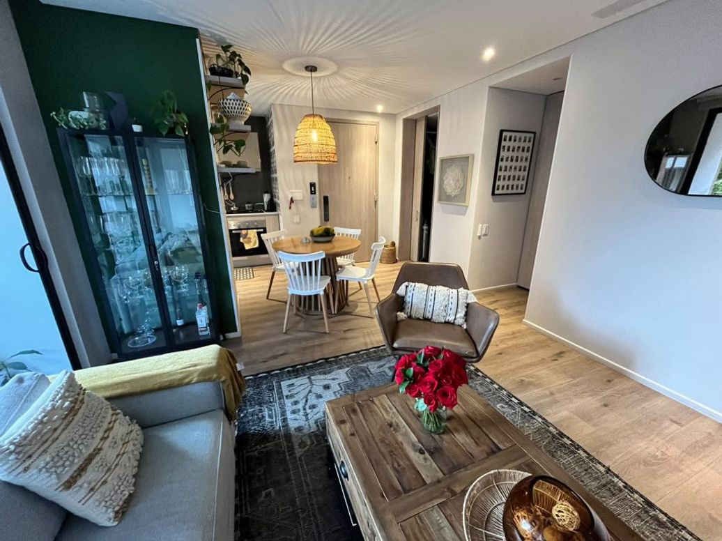 Apartamento de 2 alcobas en venta en Santa Barbara Oriental, Bogotá, 81 m² · foto 3 de 15