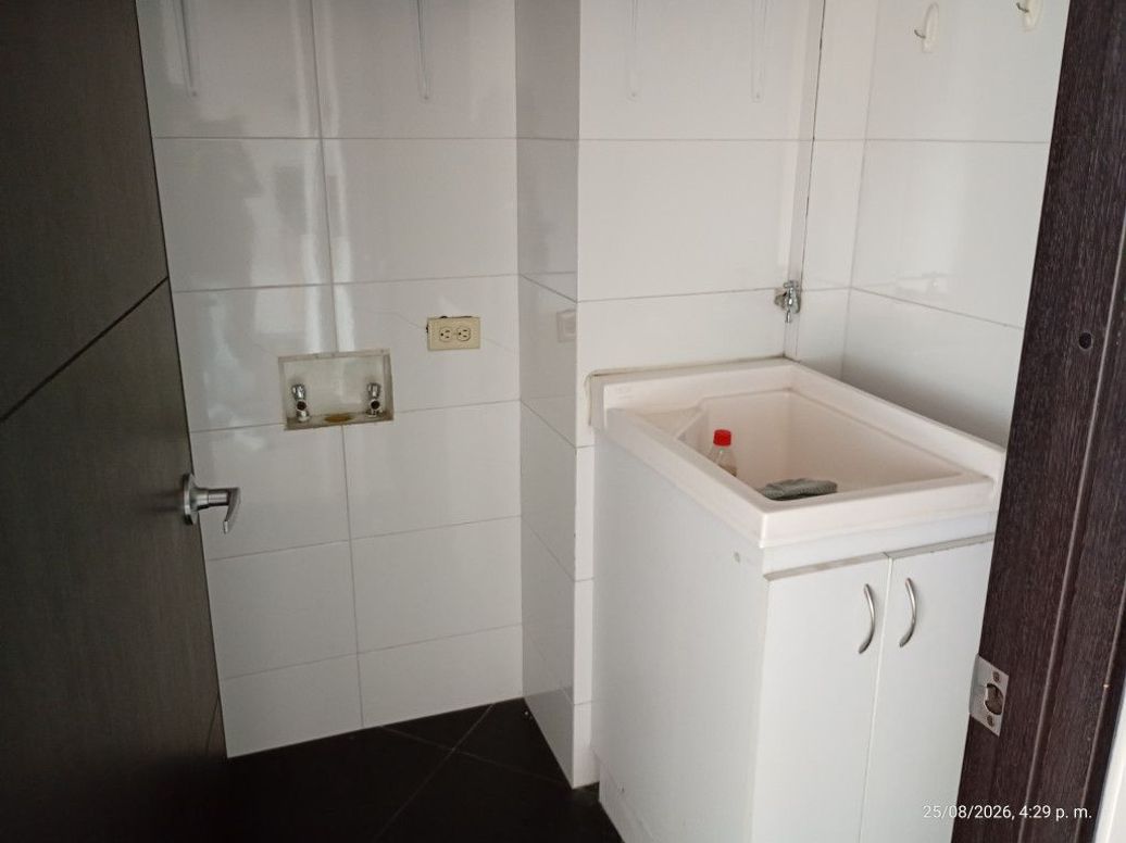 Apartamento de 1 alcoba en venta en Bella Suiza, Bogotá, 43 m² · foto 4 de 11
