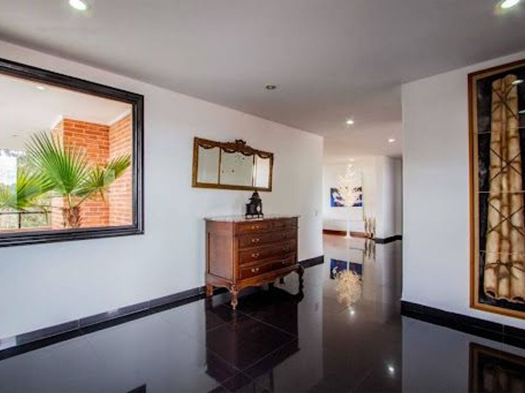 Apartamento de 5 alcobas en venta en Bosque De Pinos, Bogotá, 259 m² · foto 2 de 20
