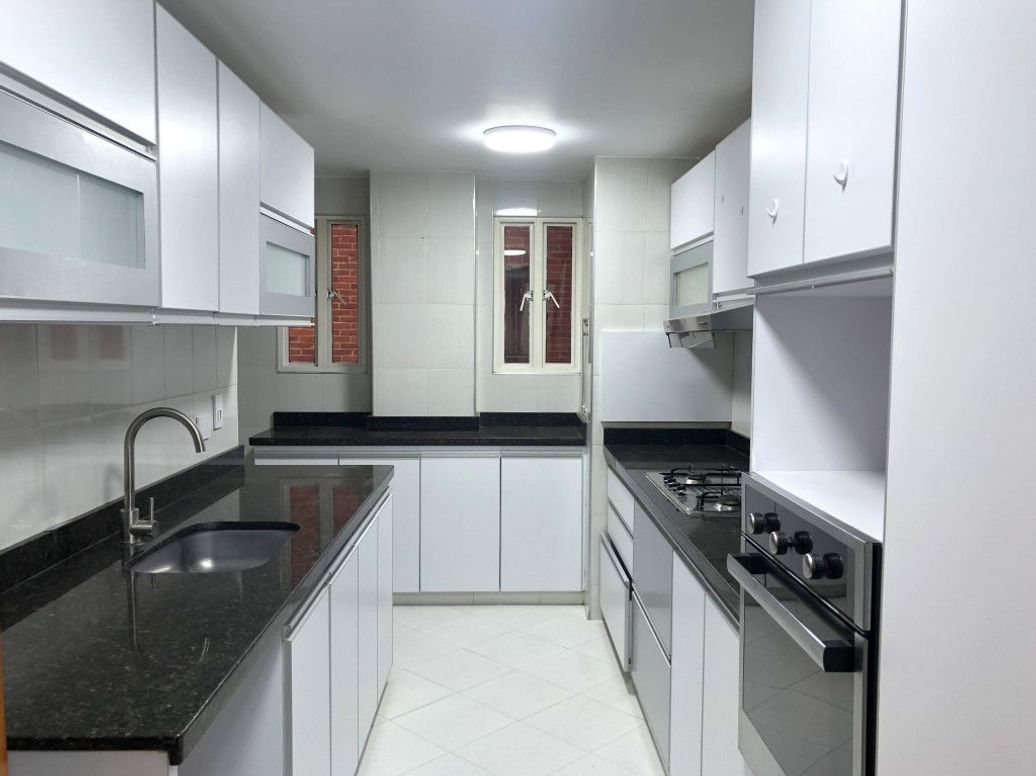 Apartamento de 4 alcobas en arriendo en Santa Barbara Central, Bogotá, 139 m² · foto 5 de 18