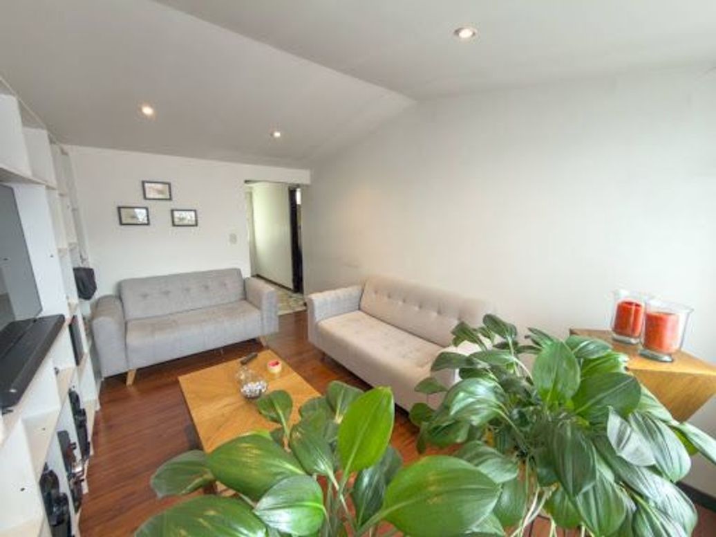Casa de 6 alcobas en venta en Las Ferias, Bogotá, 247 m² · foto 4 de 20