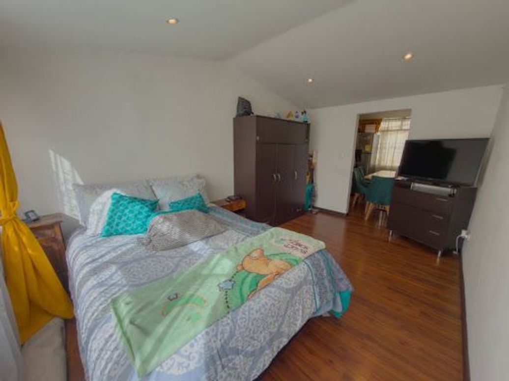 Casa de 6 alcobas en venta en Las Ferias, Bogotá, 247 m² · foto 6 de 20