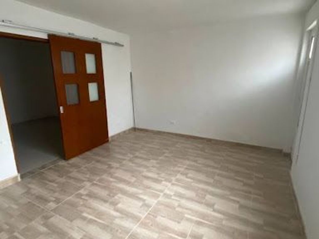 Casa de 6 alcobas en venta en Las Ferias, Bogotá, 247 m² · foto 10 de 20