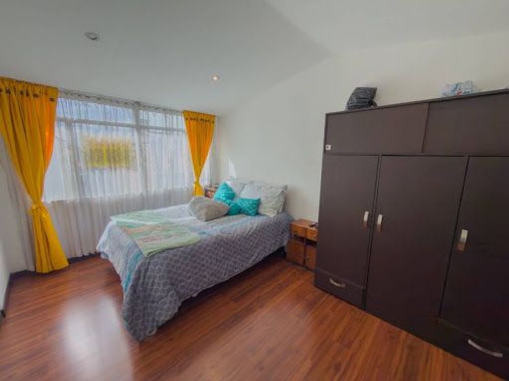 Casa de 6 alcobas en venta en Las Ferias, Bogotá, 247 m² · foto 9 de 20