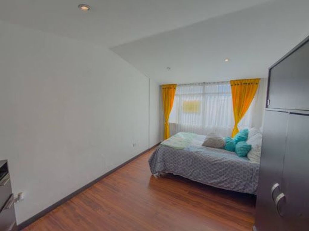 Casa de 6 alcobas en venta en Las Ferias, Bogotá, 247 m² · foto 8 de 20