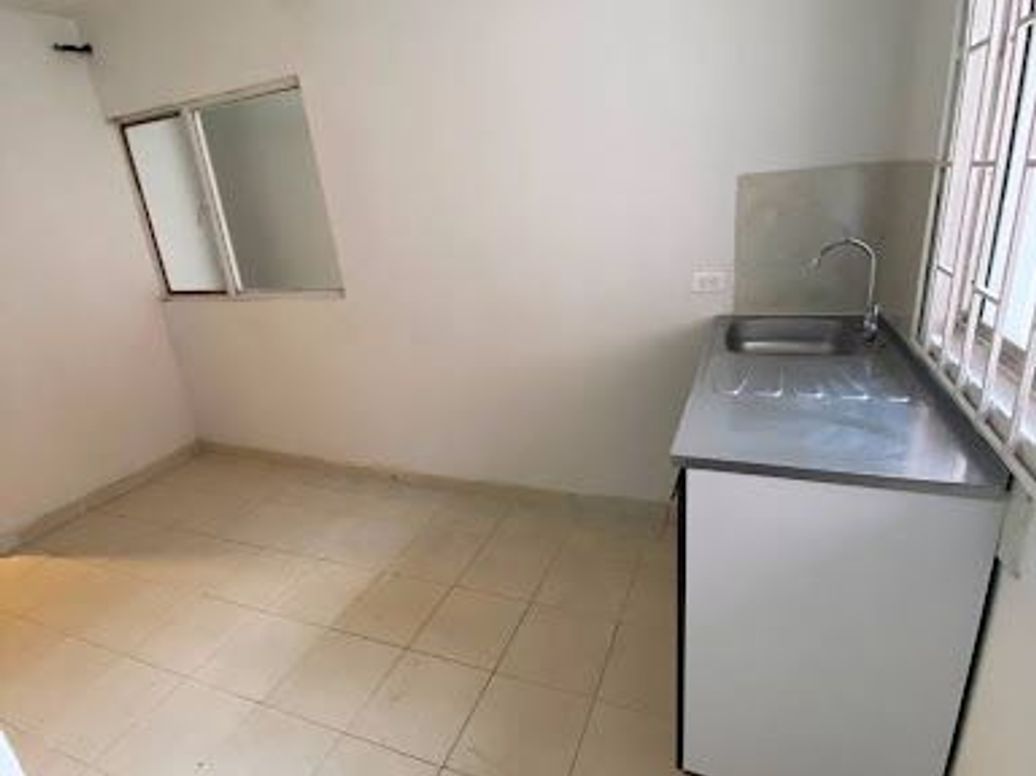 Casa de 6 alcobas en venta en Las Ferias, Bogotá, 247 m² · foto 12 de 20