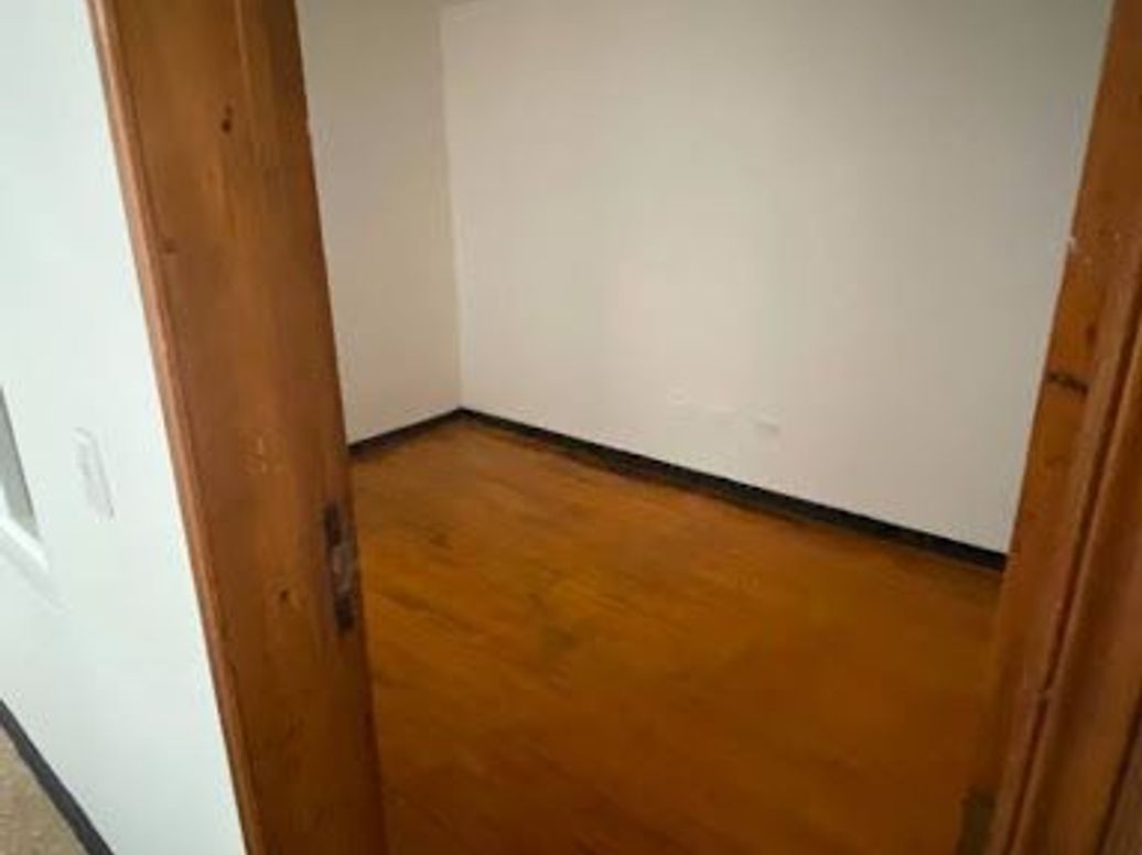 Casa de 6 alcobas en venta en Las Ferias, Bogotá, 247 m² · foto 11 de 20